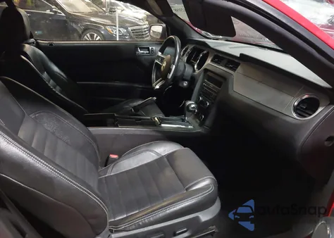 2010 Ford Mustang V6/V6 Premium z USA, uszkodzony, nr VIN 1ZVBP8EN7A5136117